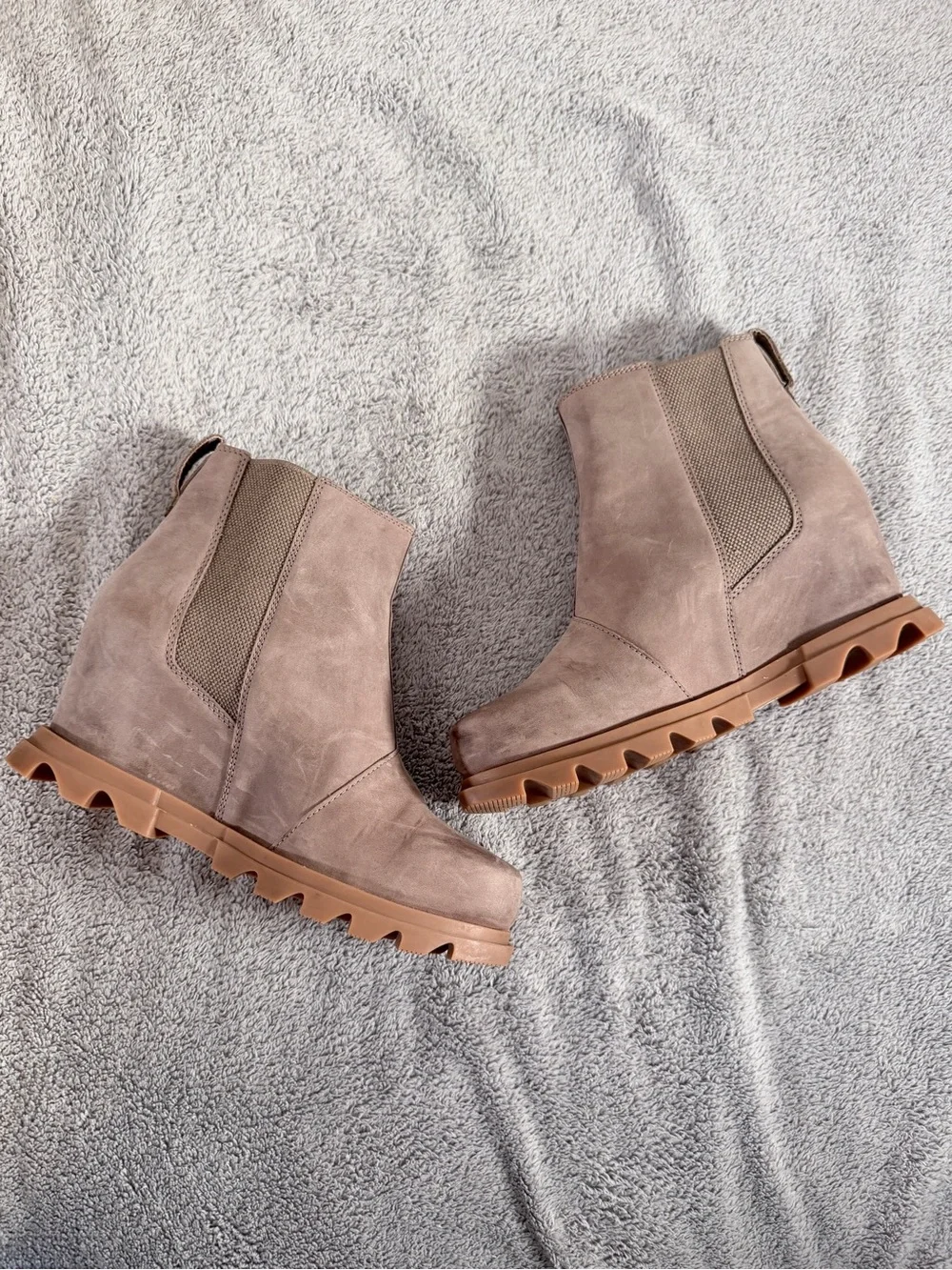 Sorel Joan of Arctic Wedge III Chelsea Boots Taupe leather Women's Size 7